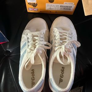 Gola tennis shoe in off white and ice blue size 9 excellent condition